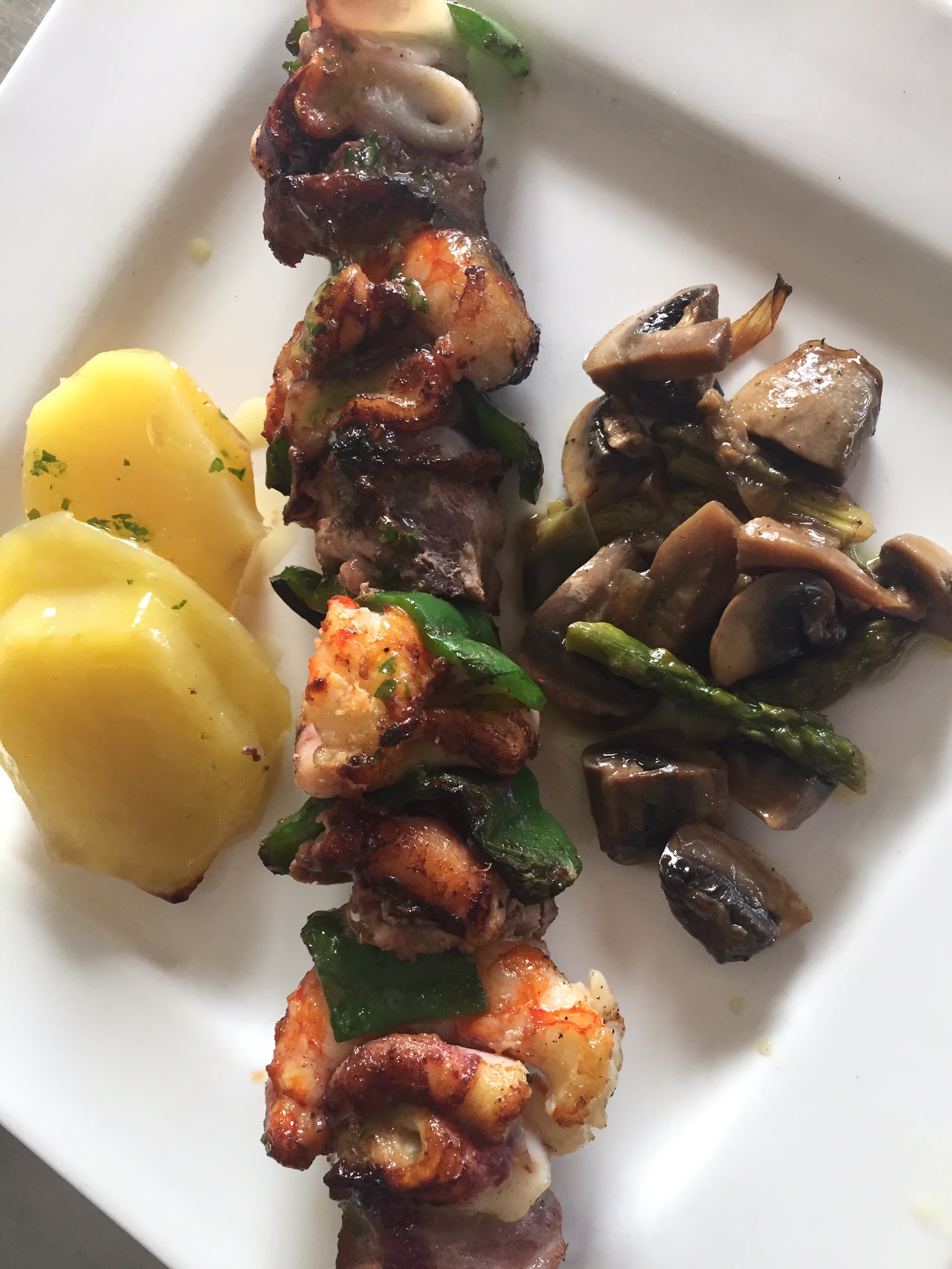 Broqueta de peix i marisc de Can Font